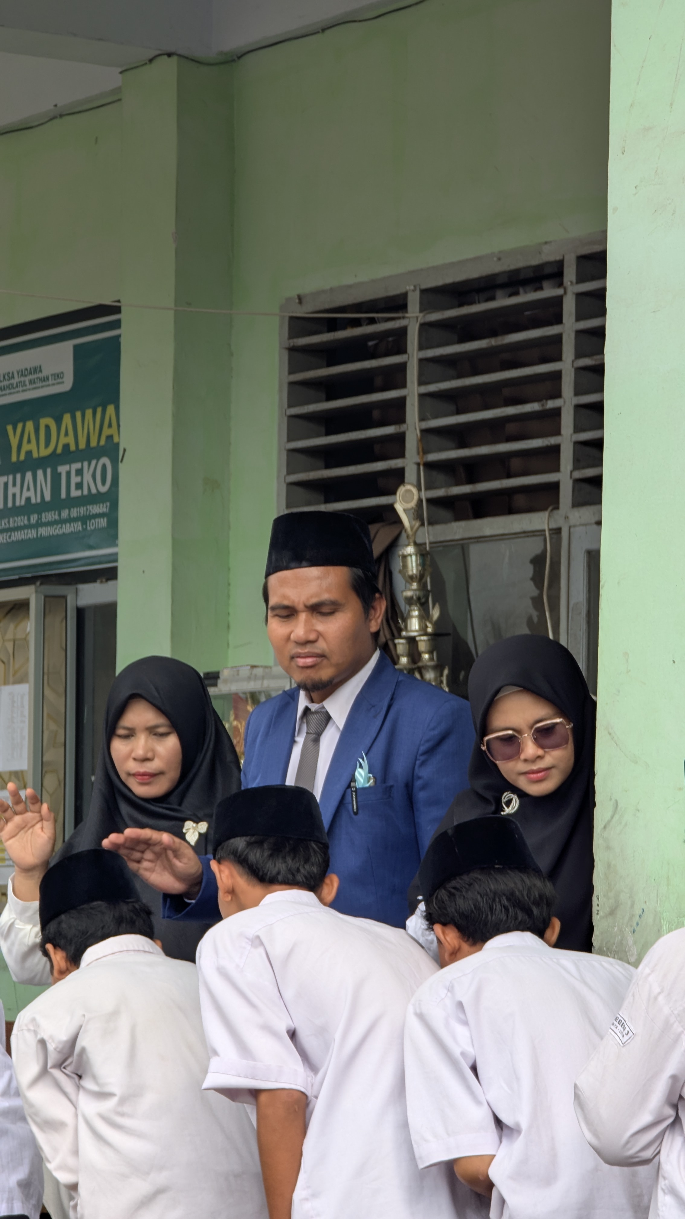 bunda Hj. Mardiah Q.H., S. Pd , ayah Hurnawijaya Q.H, M.Sy, dan Bunda Husnal Hauliyah S. Pd. 